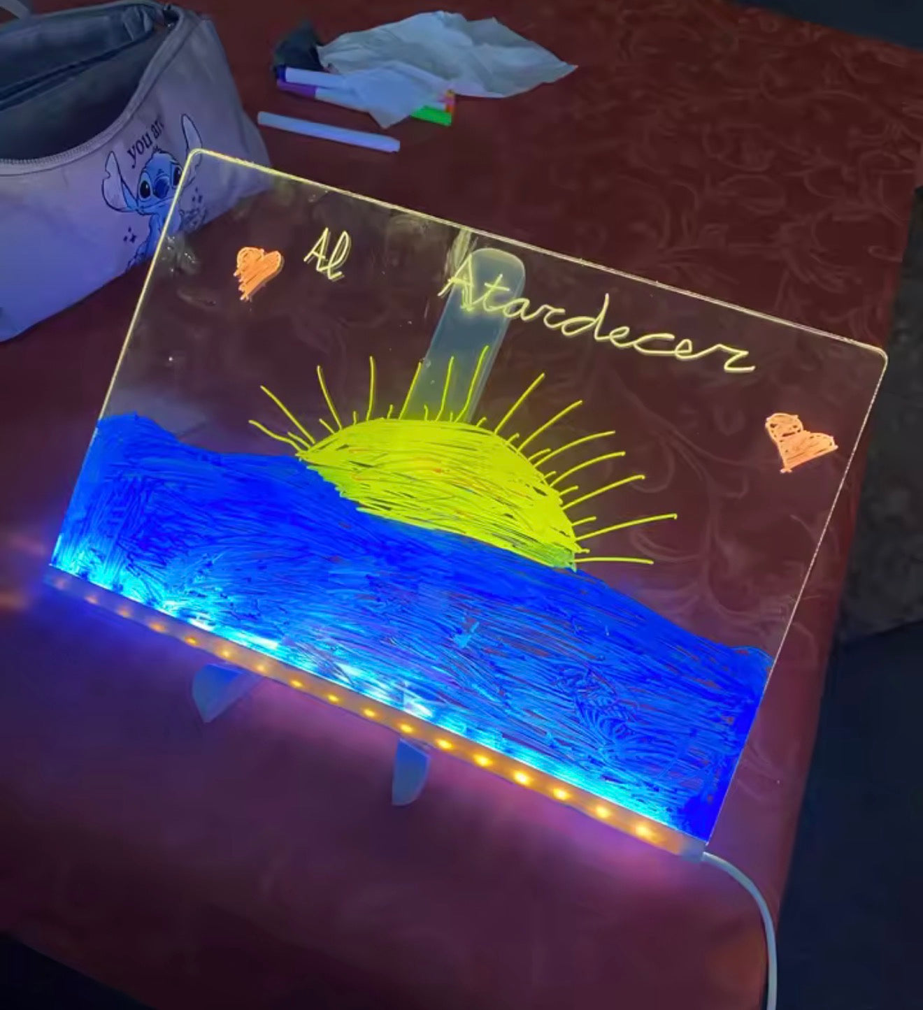 Tableta DesenMagic - transformă desenul într-o lumina magică